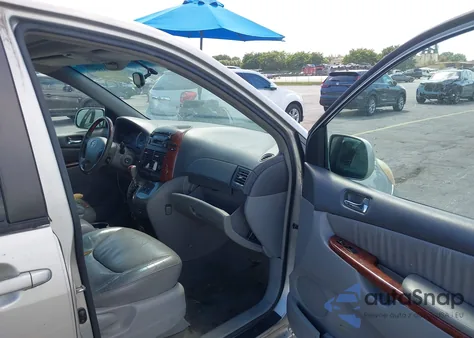 2004 Toyota Sienna Xle Limited z USA, uszkodzony, nr VIN 5TDZA22C24S208133